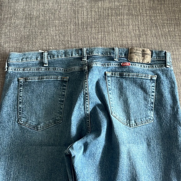 Men’s Wrangler Relaxed Fit Jeans - Picture 4 of 4